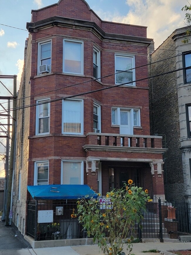 Primary Photo - 2014 N Kedzie Ave