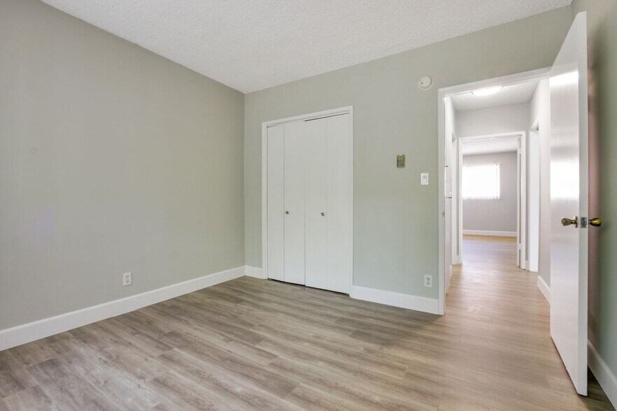 Building Photo - 3735 Mentone Ave
