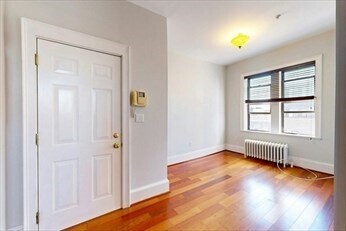 Building Photo - 75 Burbank St