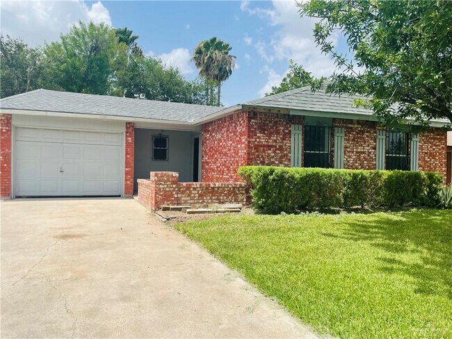 Building Photo - 2520 Goldcrest Ave W