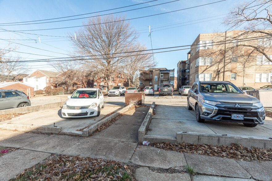 Building Photo - 3905 Dunnica Ave