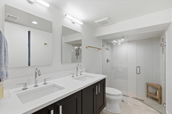 Building Photo - 9237 Lincolnwood Dr