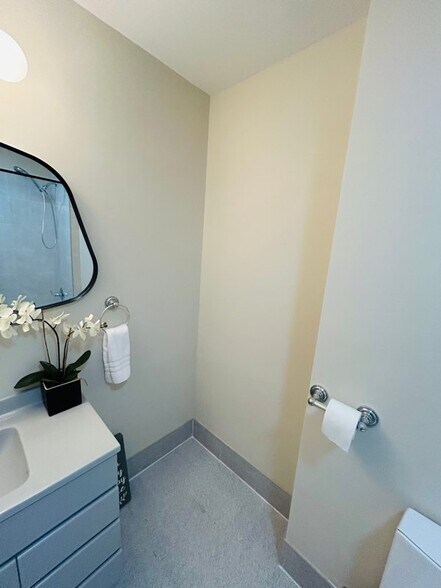 Building Photo - 2731 E 65th St