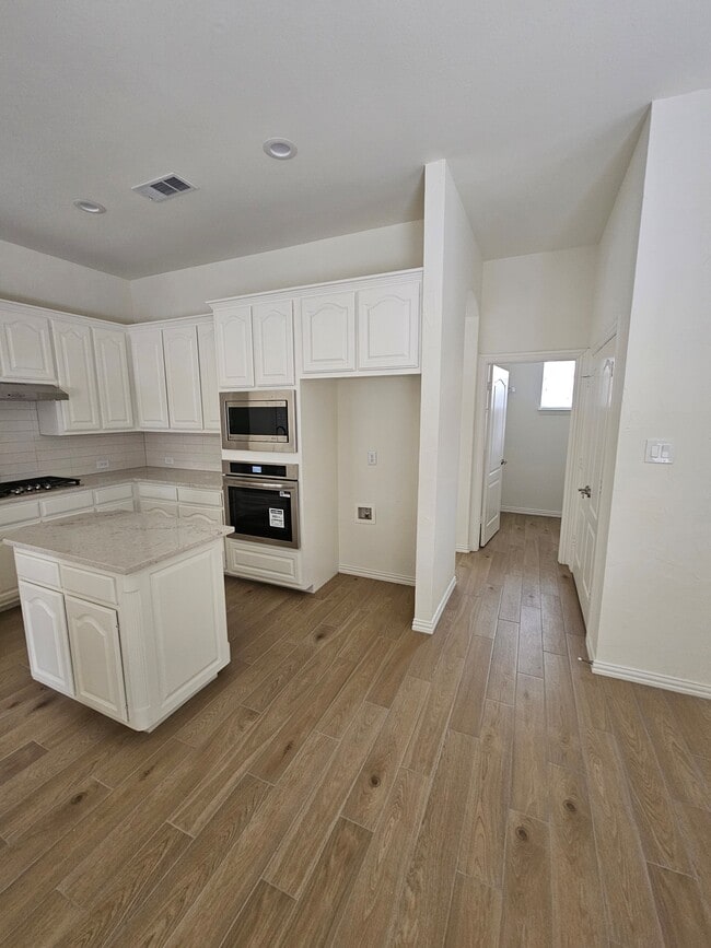 Building Photo - 1732 Auburn Dr