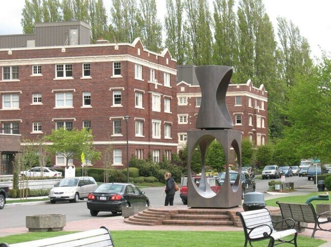 Building Photo - Timeless Queen Anne Condo with Modern Amen...