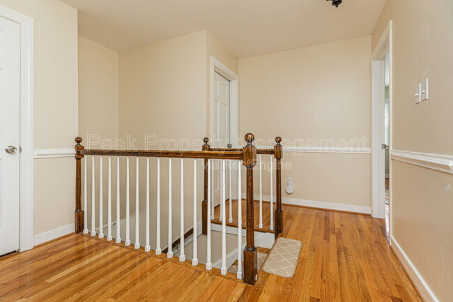 Building Photo - 9133 Robin Ridge Dr