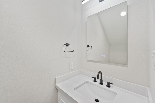 Building Photo - 833 Dorchester St