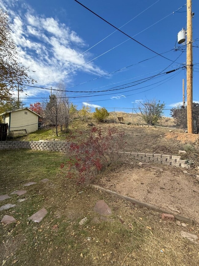 Building Photo - FREE 50in FLAT SCREEN TV Move in Special!!! Cozy 2 Bedroom 1 Bathroom Single Family Residence in ...