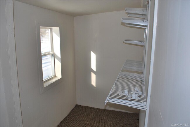 Building Photo - 22 Dekay Rd