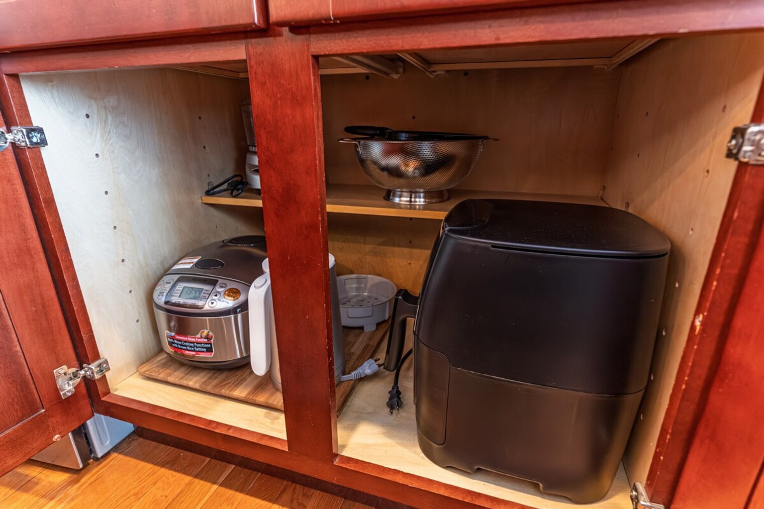 Building Photo - 99 W Circular St