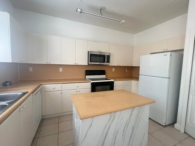 Building Photo - 3804 Shoma Dr