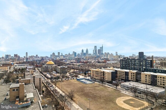 Building Photo - 709 W Girard Ave