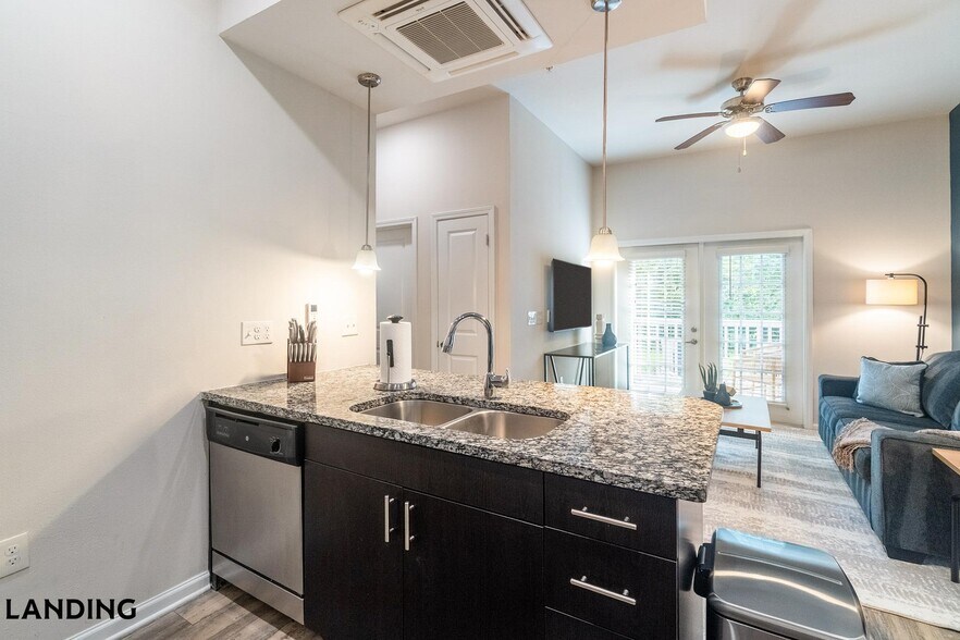 Building Photo - 655 W Mallard Creek Church Rd