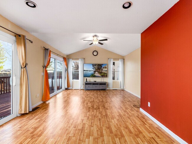 Building Photo - 275 W Baldwyn Dr