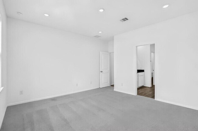 Building Photo - 18027 Lasso Mls Dr