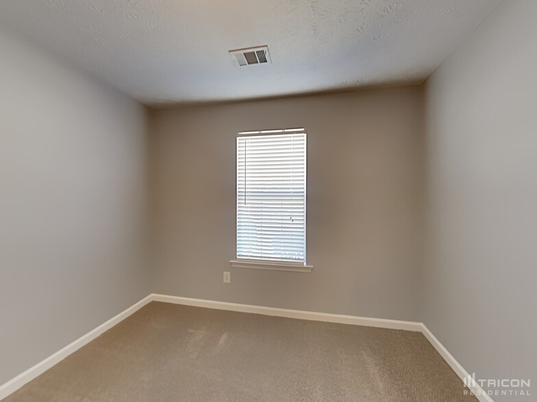 Building Photo - 1000 Borrington Ln