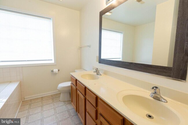 Building Photo - 59 Stork Ln