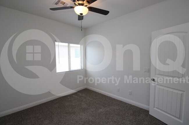 Building Photo - 1686 W Paisley Dr