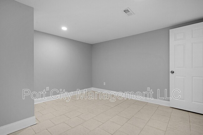 Building Photo - 4902 Gilray Dr