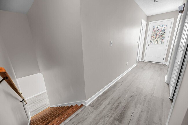 Building Photo - 2 Bedroom, 2.5 Bath Home with Flex Room on...
