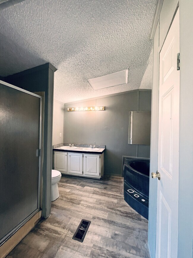 Building Photo - 225 Hillsdale Estates Ln