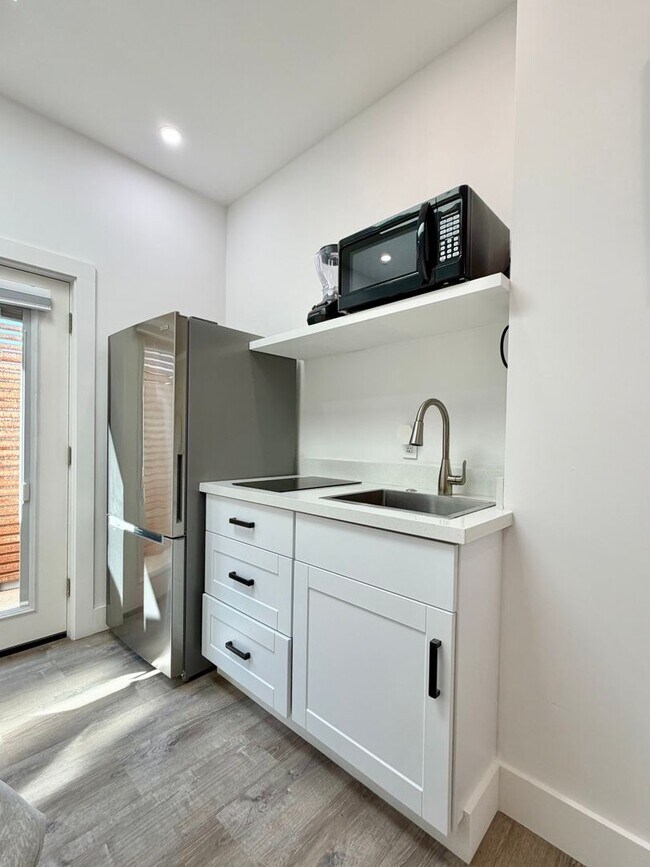 Building Photo - CLA1047