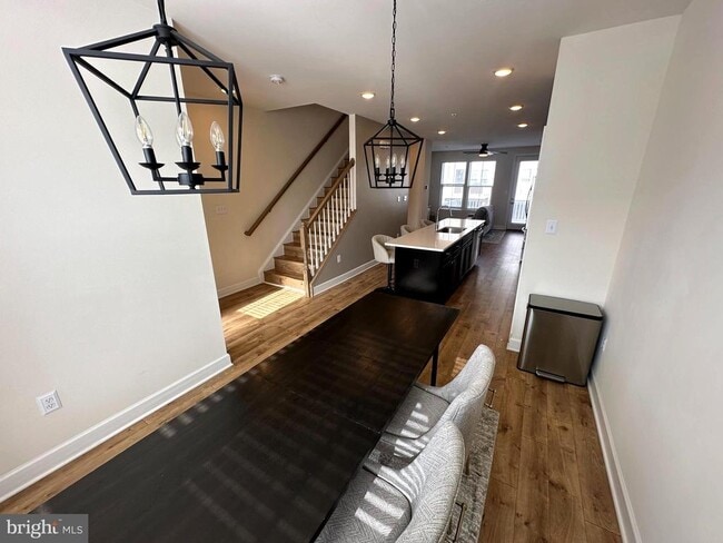 Building Photo - 127 Capital Ct