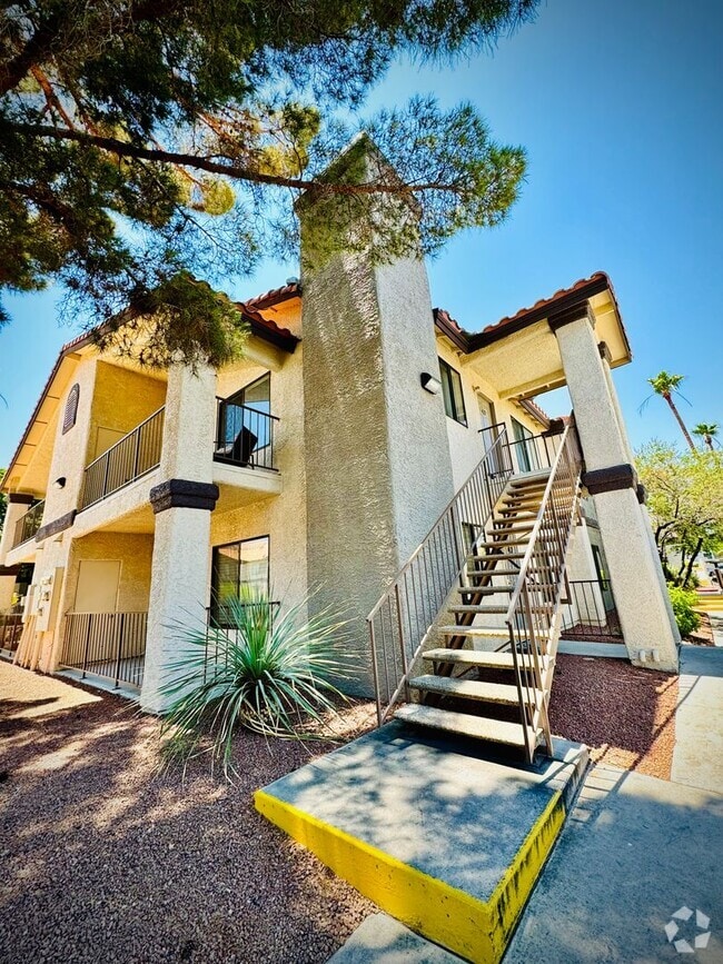 Building Photo - A Cozy 2 bedroom 2 bathroom with patio dow...