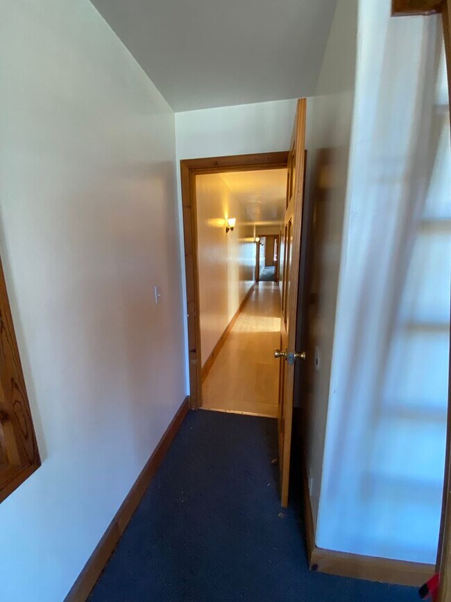 Building Photo - 6585 Del Playa Dr