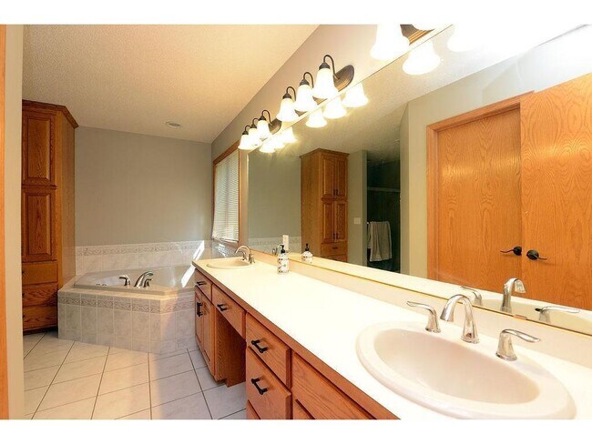 Building Photo - 3516 Westmoor Cir