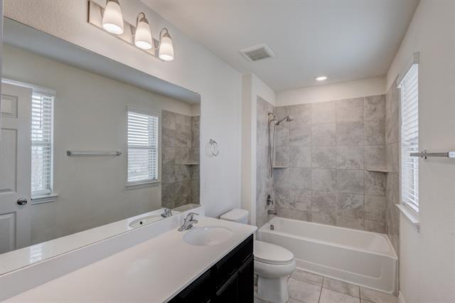 Building Photo - 2700 Tobias Ln