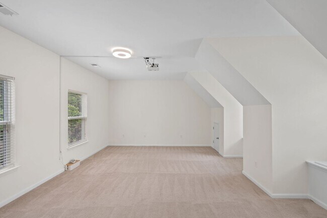 Building Photo - Available now. Beautiful 5 BR/2.5 BA Home in Swygerts Landing!
