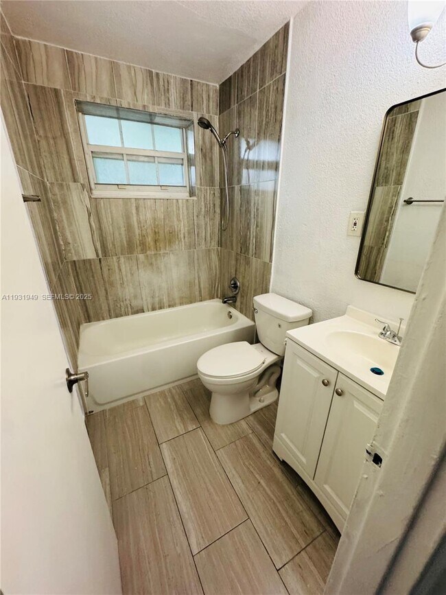 Building Photo - 631 NW 11th Ave