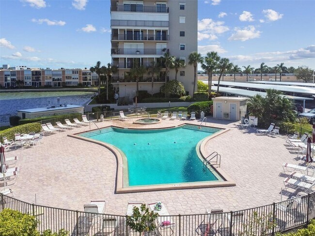 Building Photo - 7625 Sun Island Dr S