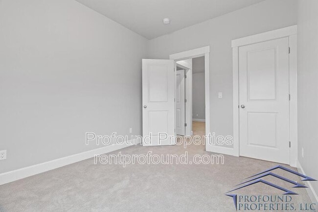 Building Photo - 6843 SE Red Alder St