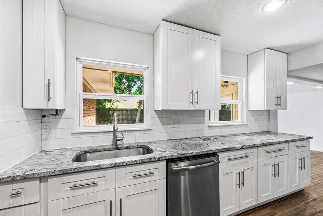 Building Photo - 4513 W 43rd St