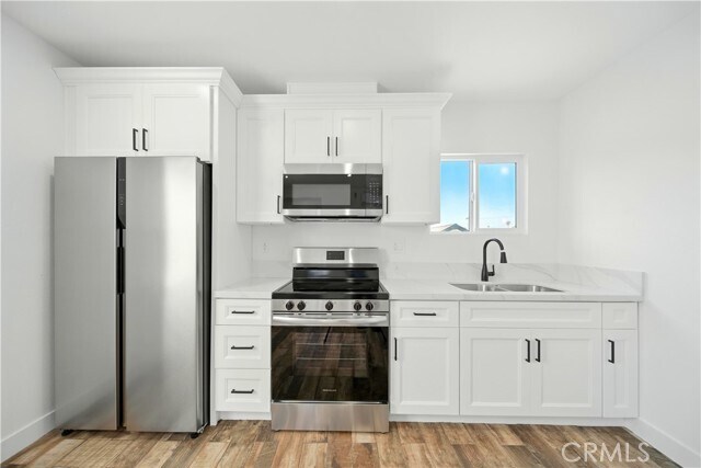 Building Photo - 521 W 78th St