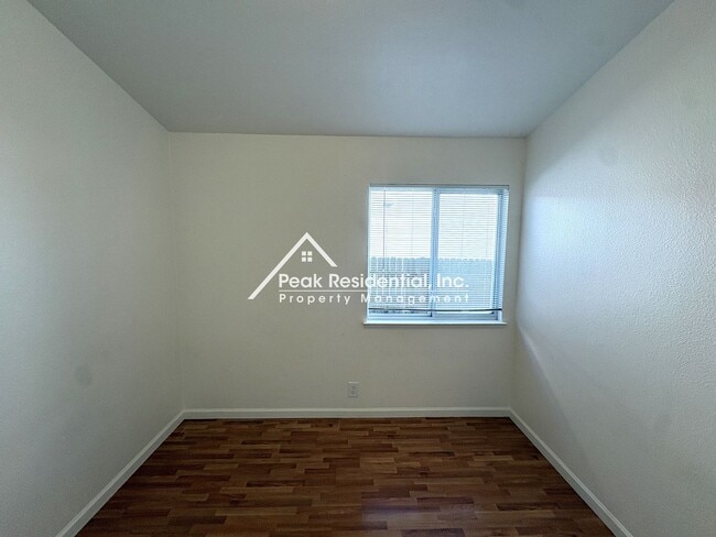 Building Photo - Charming 3bd/2ba Elk Grove Home With 2 Car Garage!