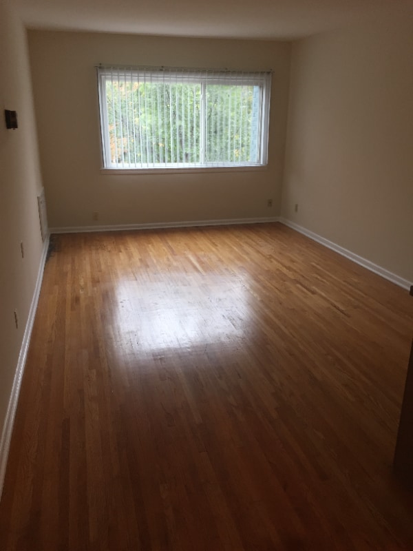 Building Photo - 1585 W Highland Pkwy