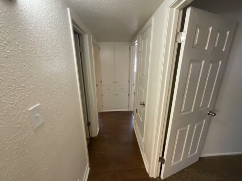 Building Photo - 1007 W Louisa Ave