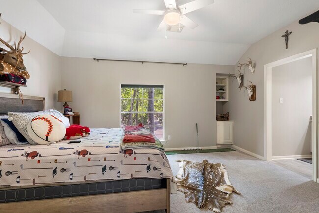 Building Photo - 10 Scenic Mill Pl