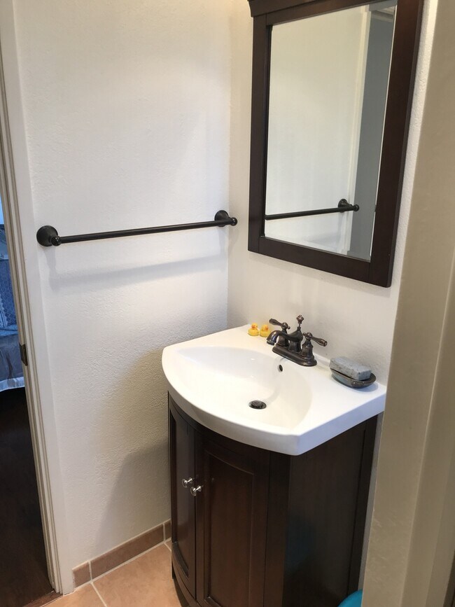 Building Photo - Awesome Furnished Cottage in Point Loma Heights