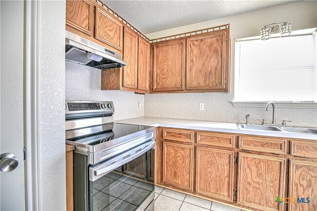 Building Photo - 3805 Riverrock Dr