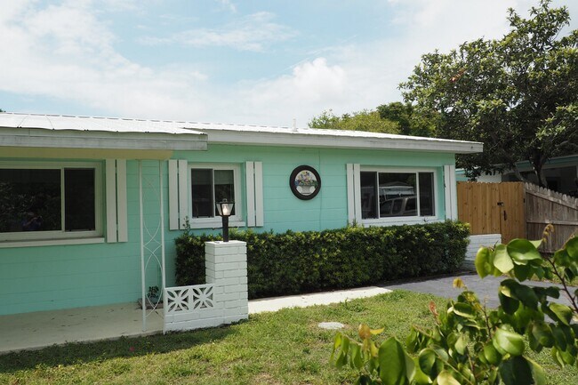 Building Photo - 10154 118th Ave