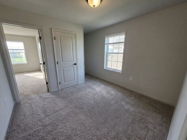 Building Photo - 172 Randolph Dr