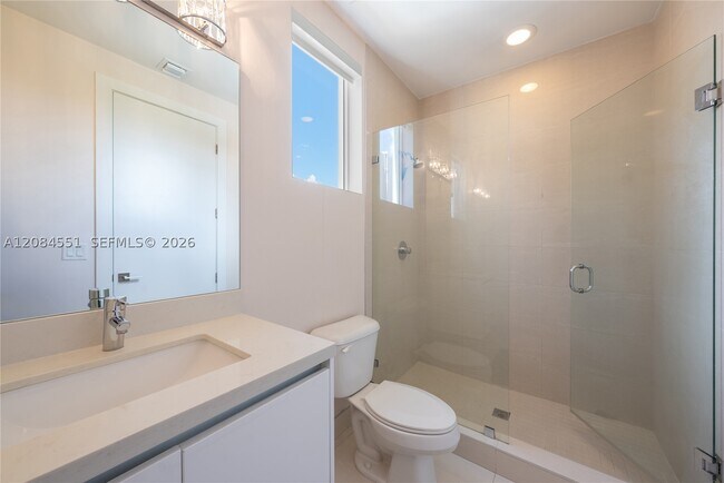Building Photo - 7525 NW 103rd Pl