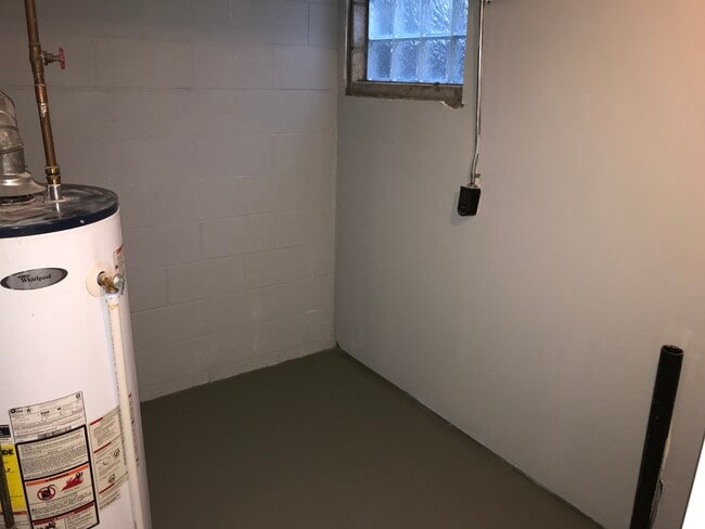 Laundry room in basement - 448 Edinburgh Rd