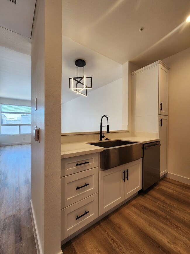 Building Photo - 14515 Dickens St