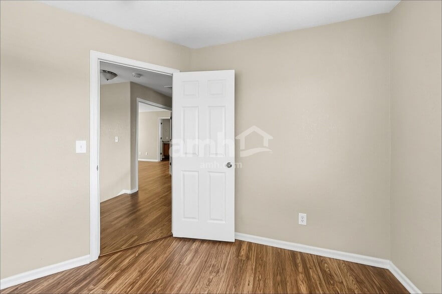 Building Photo - 4995 Fundy St