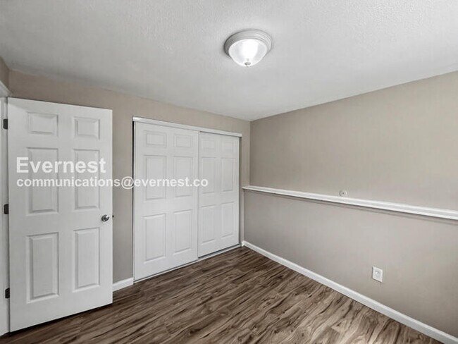 Building Photo - 1709 Hampton S